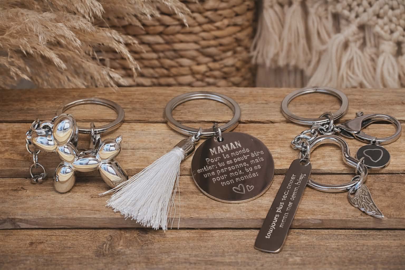 Les Essentiels - Porte-Clé Médaille Gravée, Message & Pompon